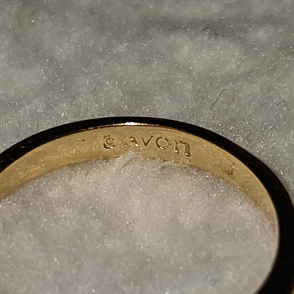 AVON 1980 Scarlet Temptation Garnet & Gold Ring - Picture 4 of 4